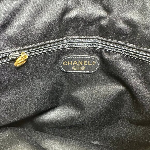 CHANEL Red CC Quilted Lambskin Crossbody/Messenger Bag - Picture 10 of 10